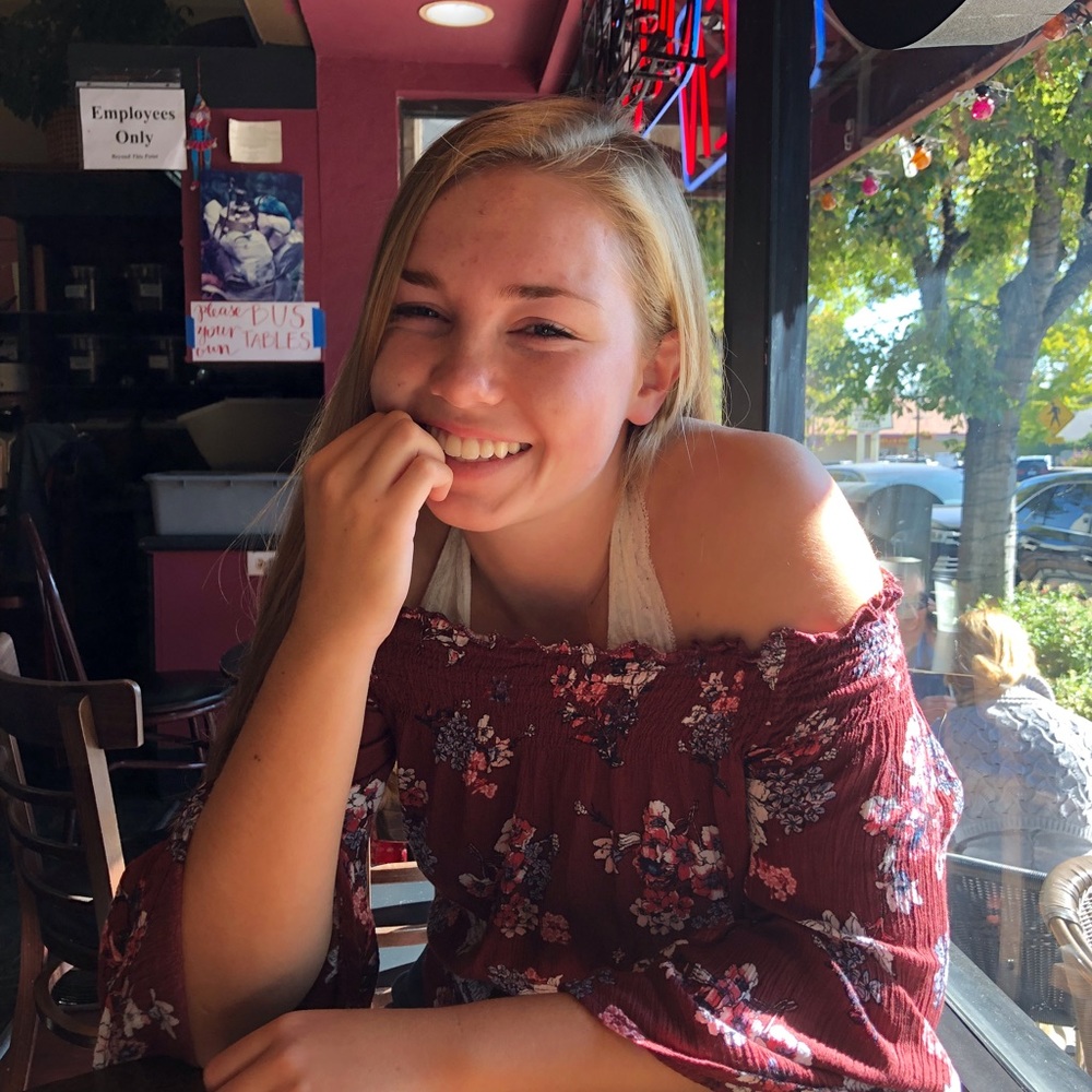 Meet your Posher, Kayla